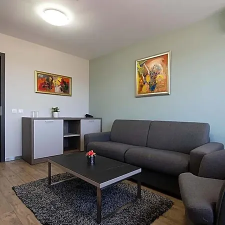 La Casa 3*