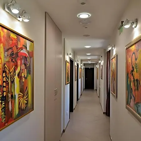 La Casa Хотел 3*
